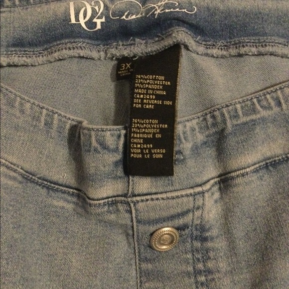 DG2 by Diane Gilman Embroidered Pull-On Exposed Button Jean Size: 3X - Picture 10 of 11